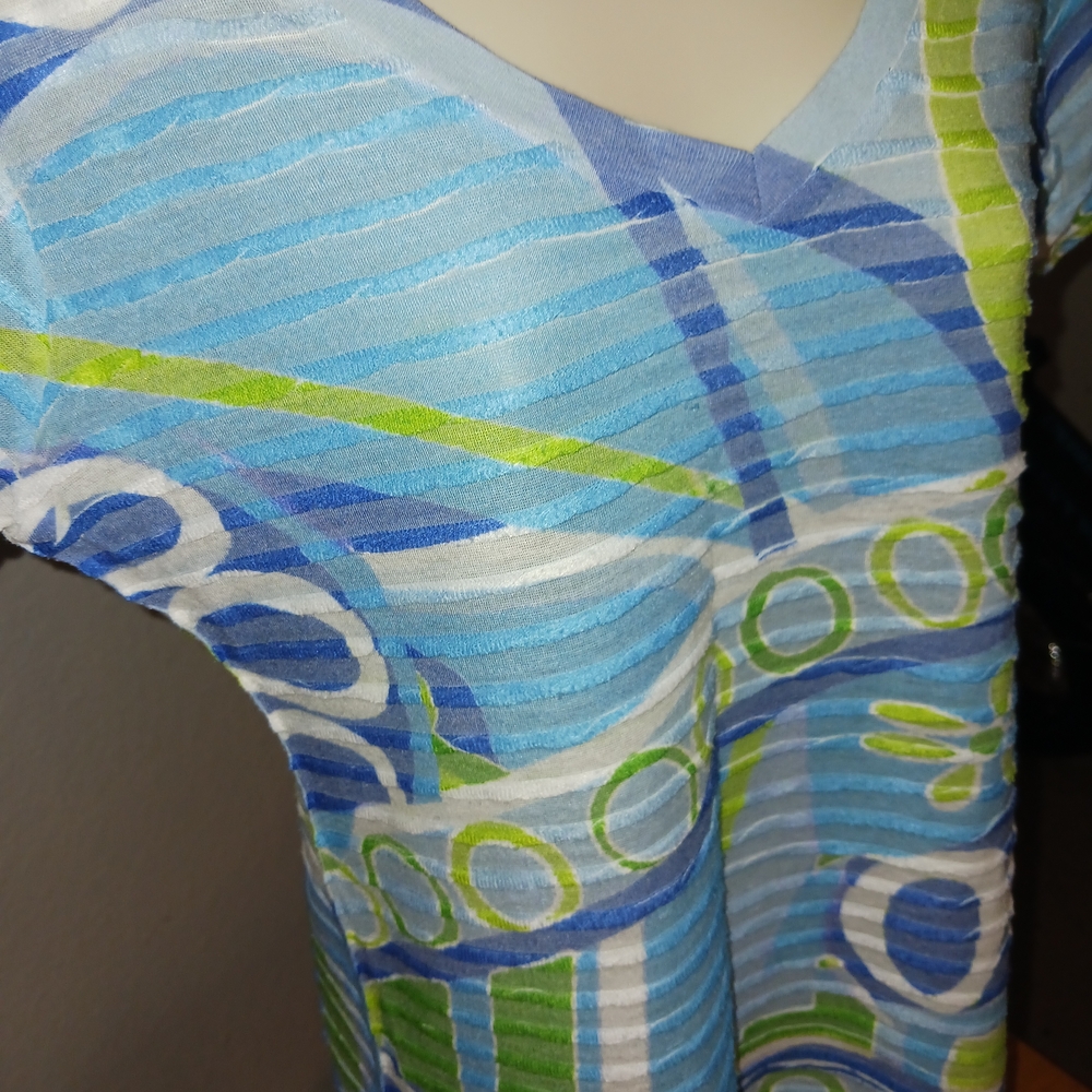 Patterned Top - Picture 2 of 4